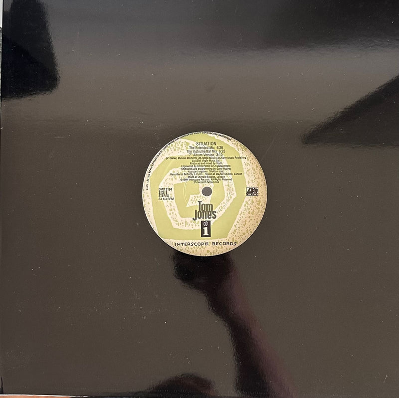 Tom Jones – Situation (NM, FUNDA GENÉRICA NEGRA) BOX9