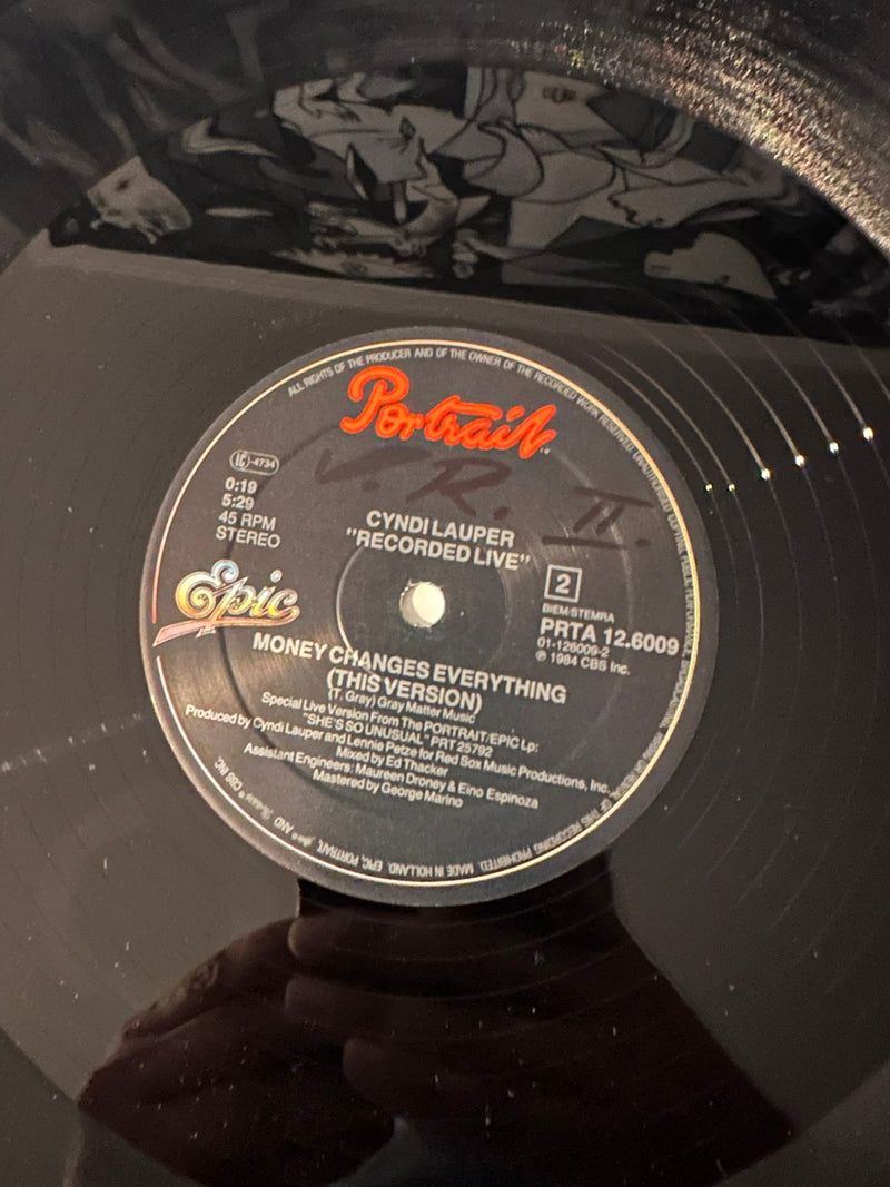 Cyndi Lauper – Money Changes Everything (EX, MARCA DE LAPIZ EN GALLETA, VER FOTO) BOX5